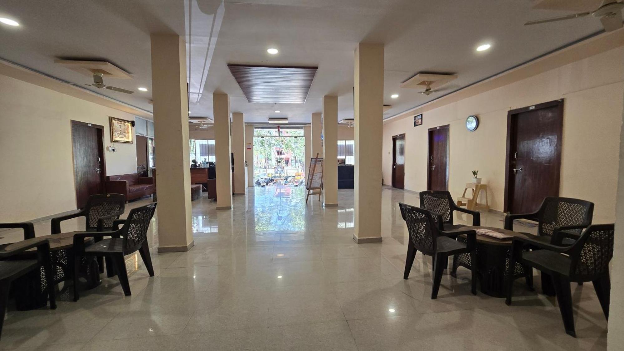 אויאיין Hotel Maheshwari Green'S מראה חיצוני תמונה