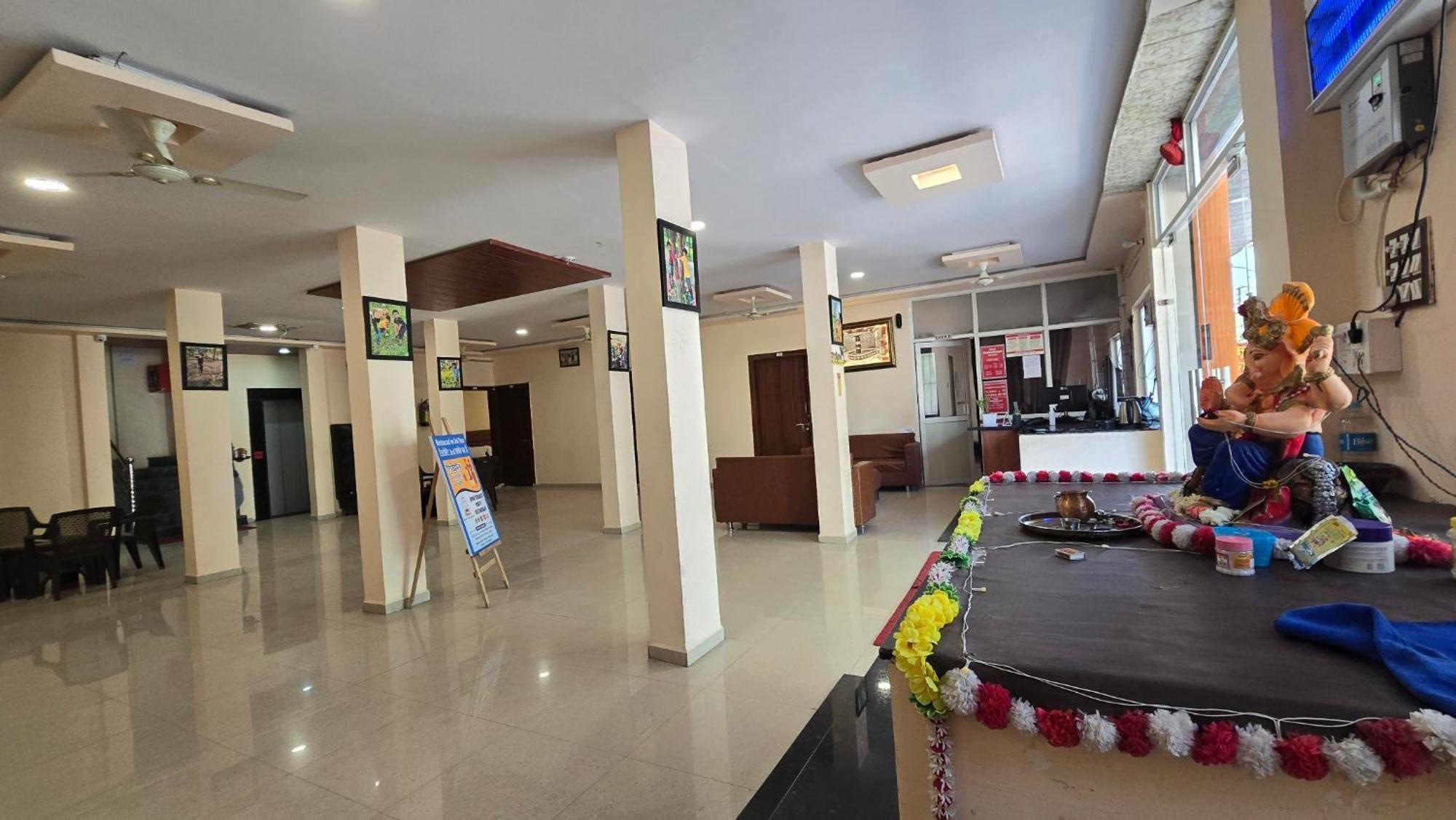אויאיין Hotel Maheshwari Green'S מראה חיצוני תמונה