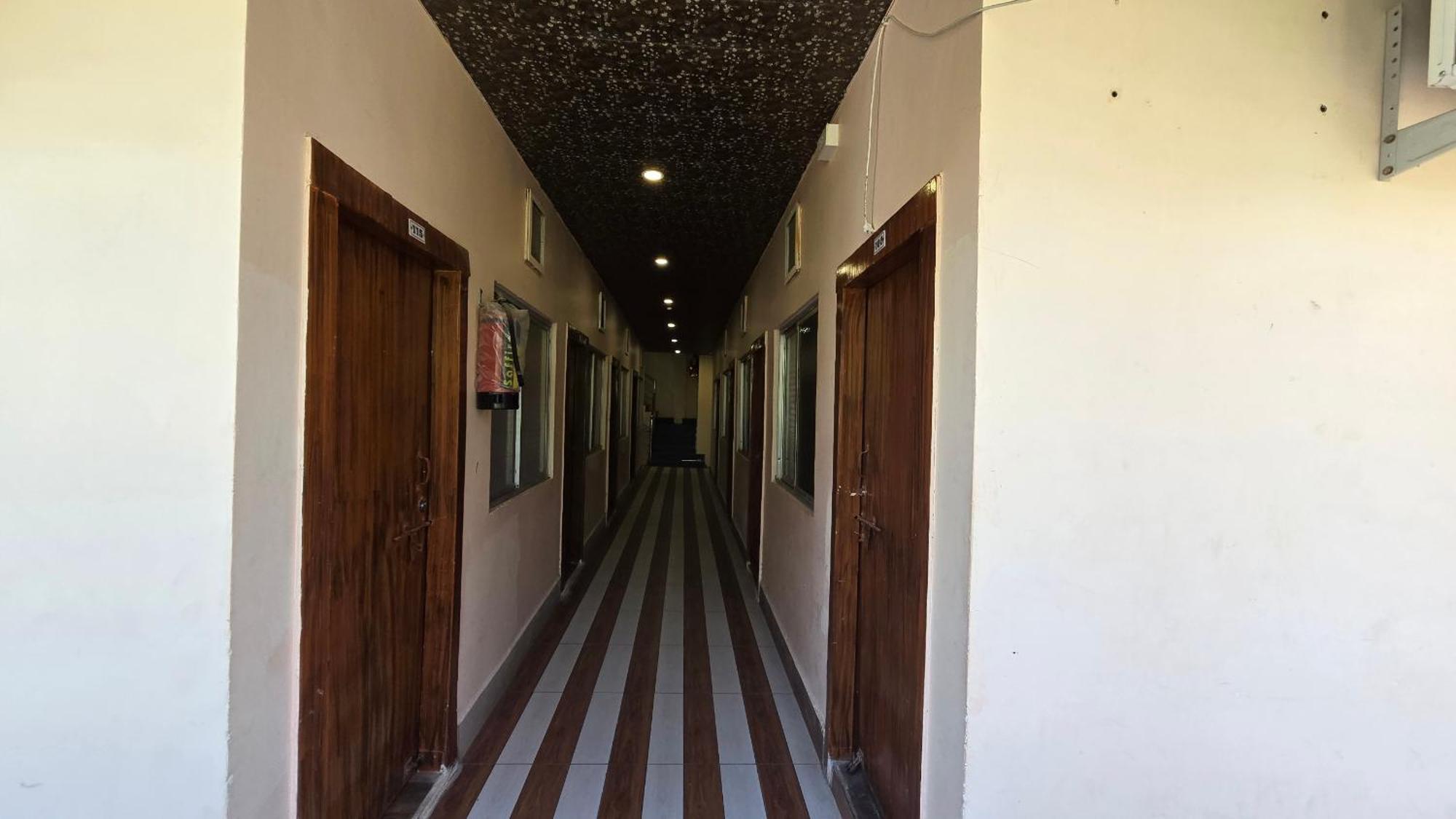 אויאיין Hotel Maheshwari Green'S מראה חיצוני תמונה