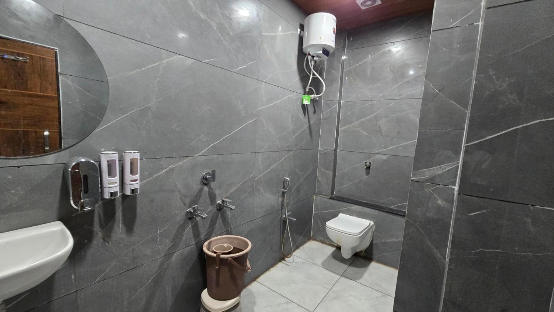 אויאיין Hotel Maheshwari Green'S מראה חיצוני תמונה