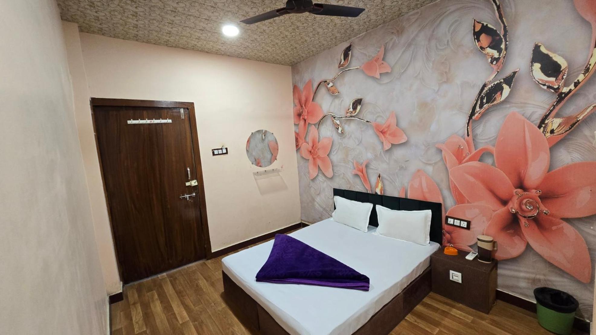 אויאיין Hotel Maheshwari Green'S מראה חיצוני תמונה
