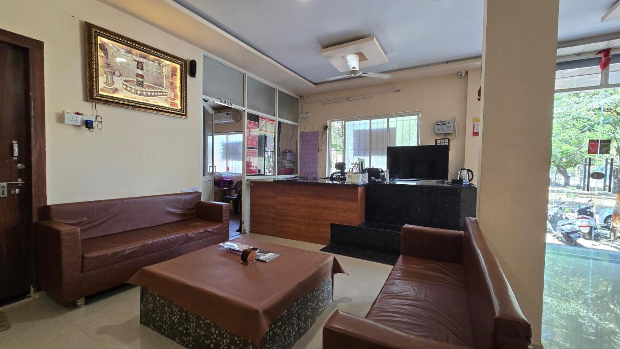 אויאיין Hotel Maheshwari Green'S מראה חיצוני תמונה