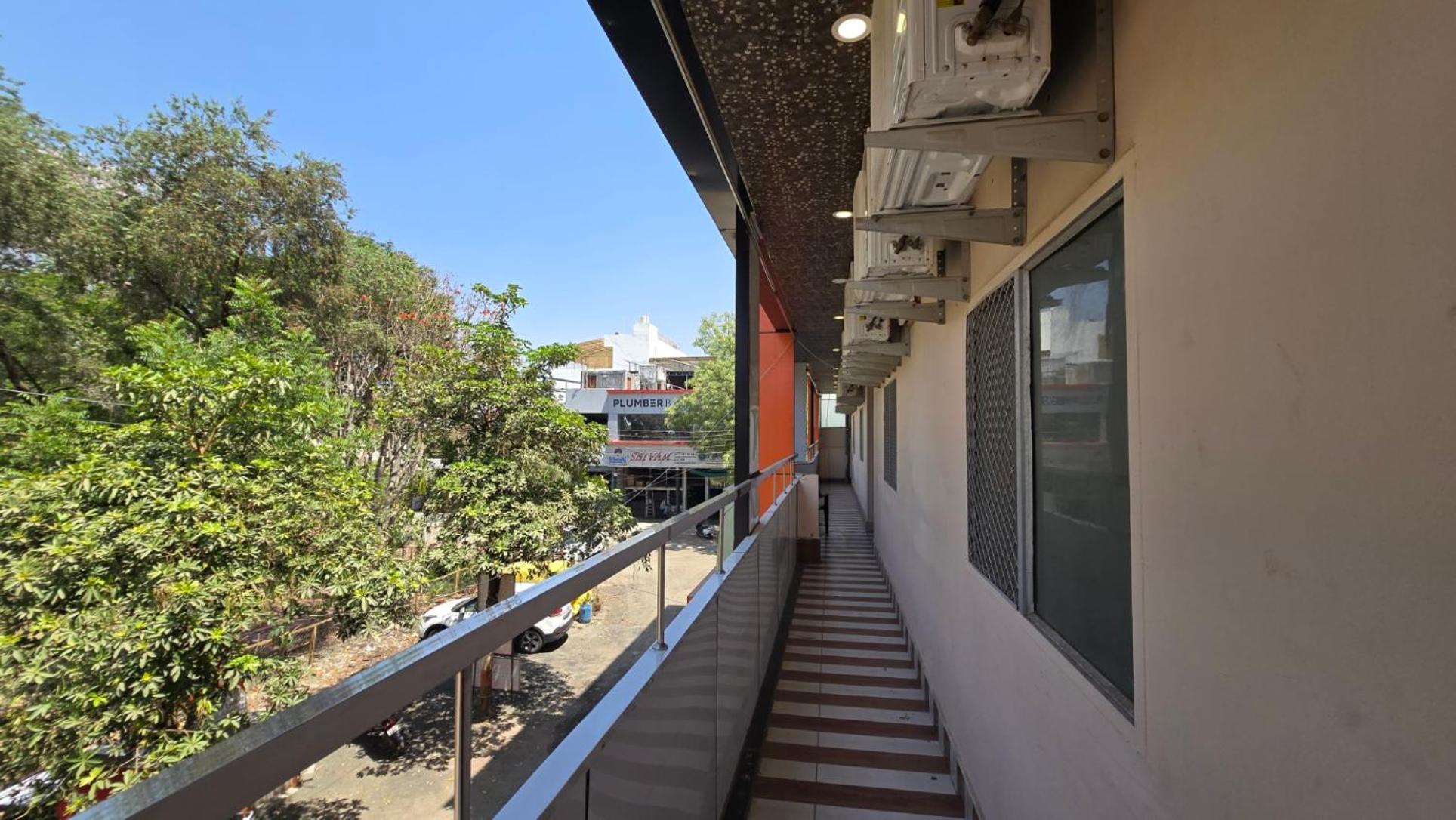 אויאיין Hotel Maheshwari Green'S מראה חיצוני תמונה