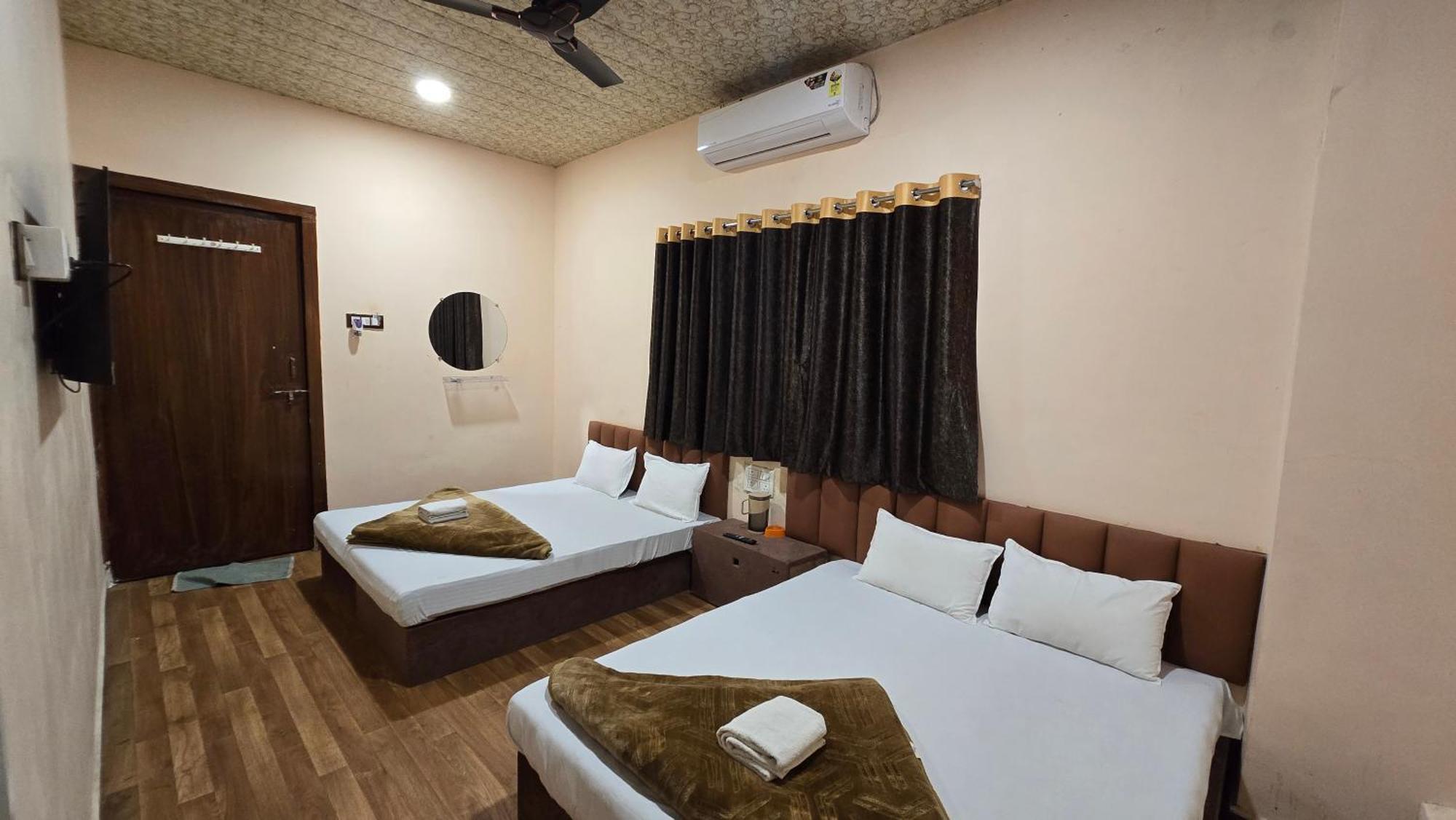 אויאיין Hotel Maheshwari Green'S מראה חיצוני תמונה
