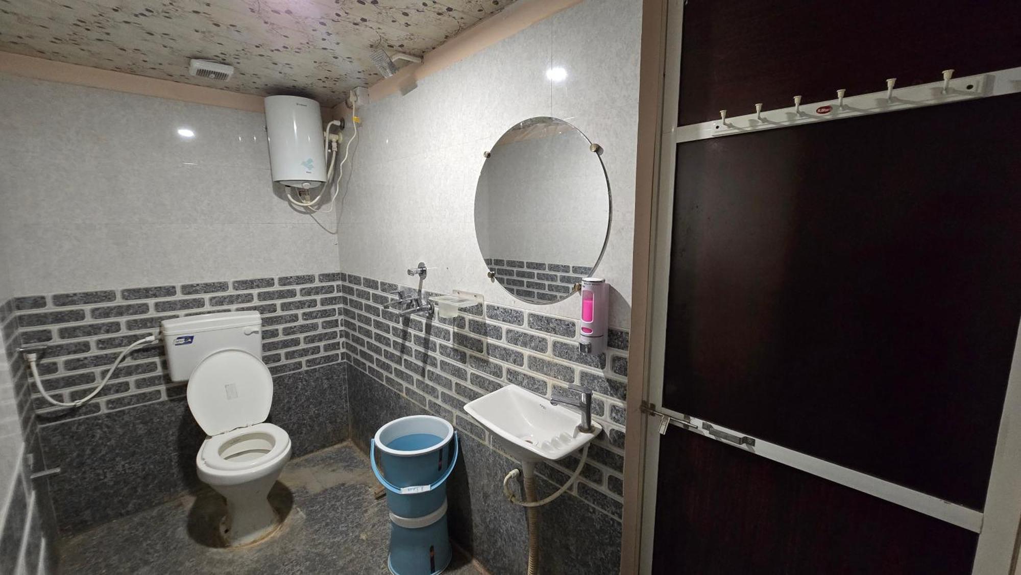 אויאיין Hotel Maheshwari Green'S מראה חיצוני תמונה
