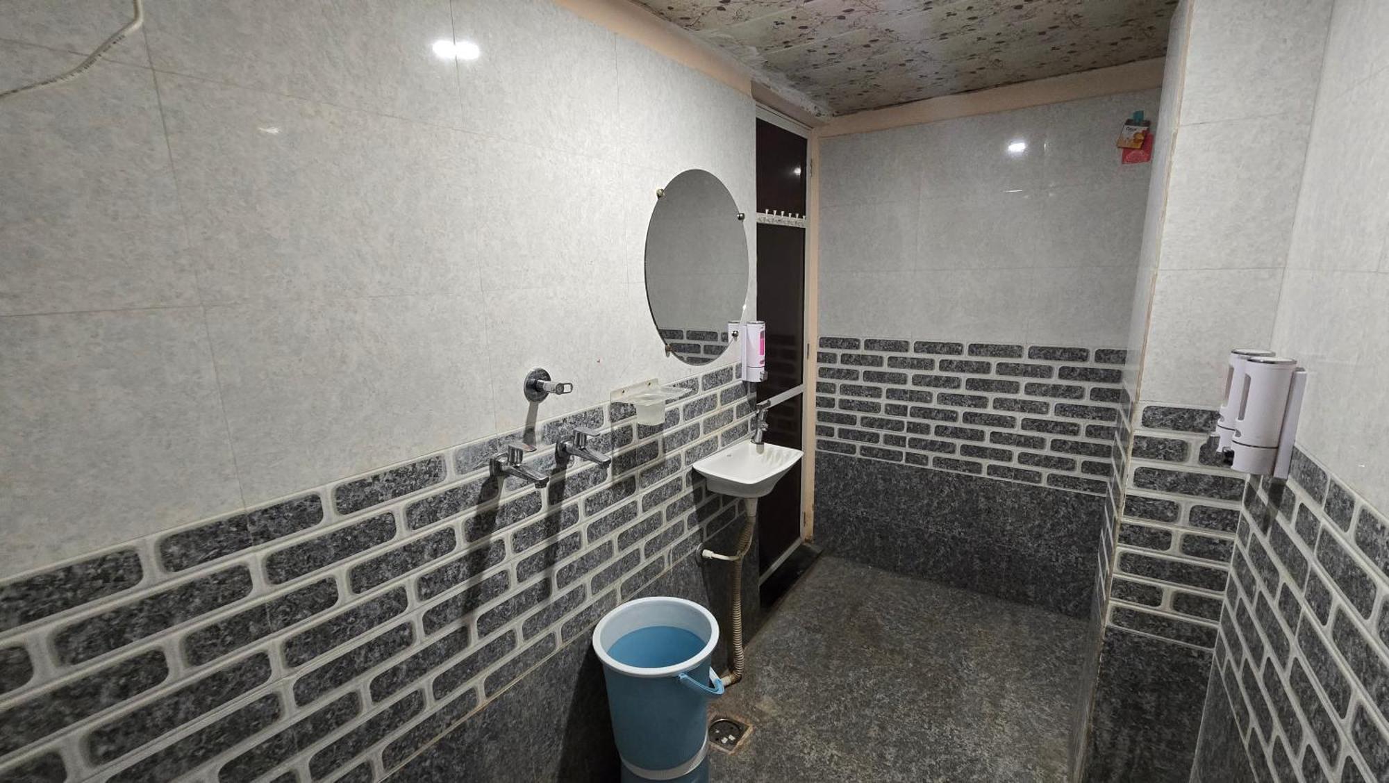 אויאיין Hotel Maheshwari Green'S מראה חיצוני תמונה