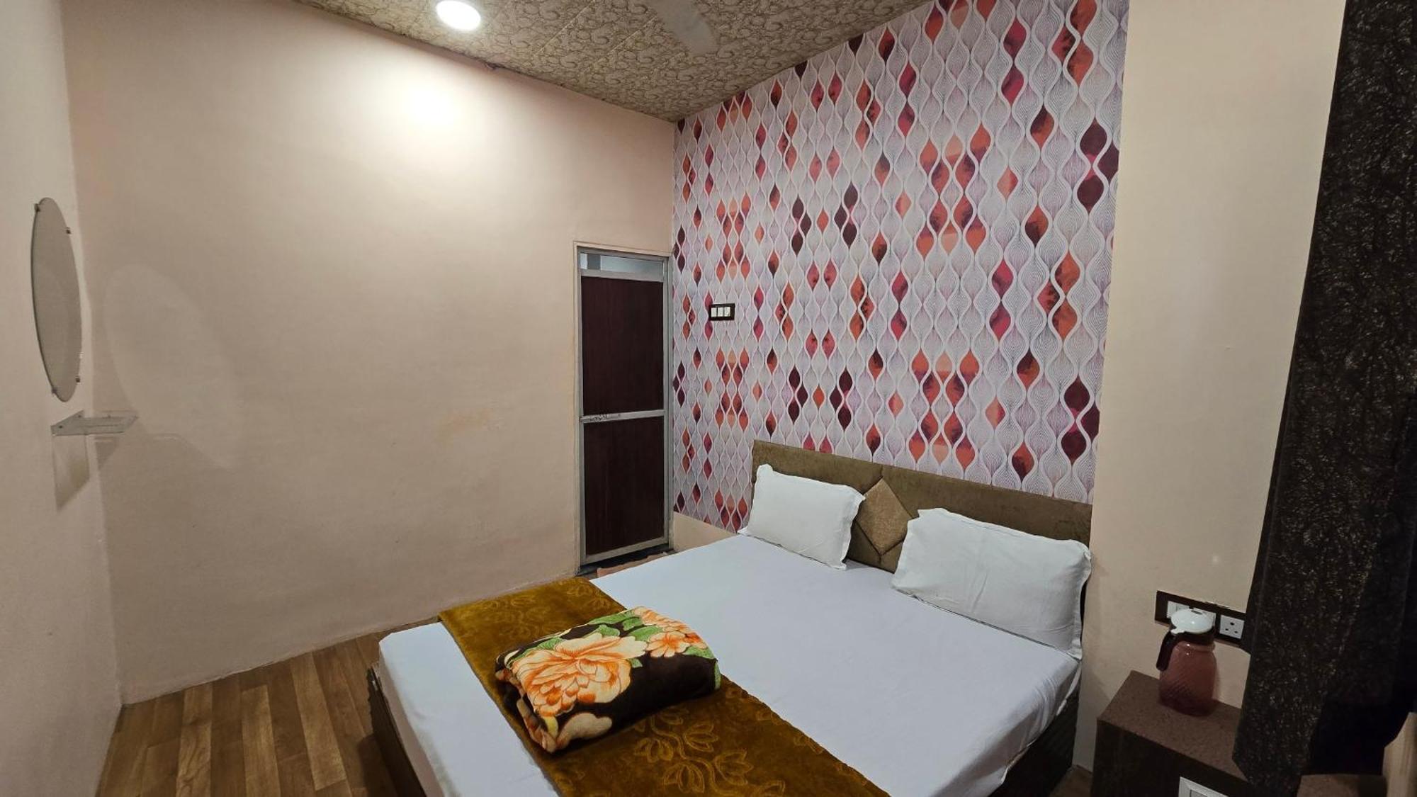 אויאיין Hotel Maheshwari Green'S מראה חיצוני תמונה