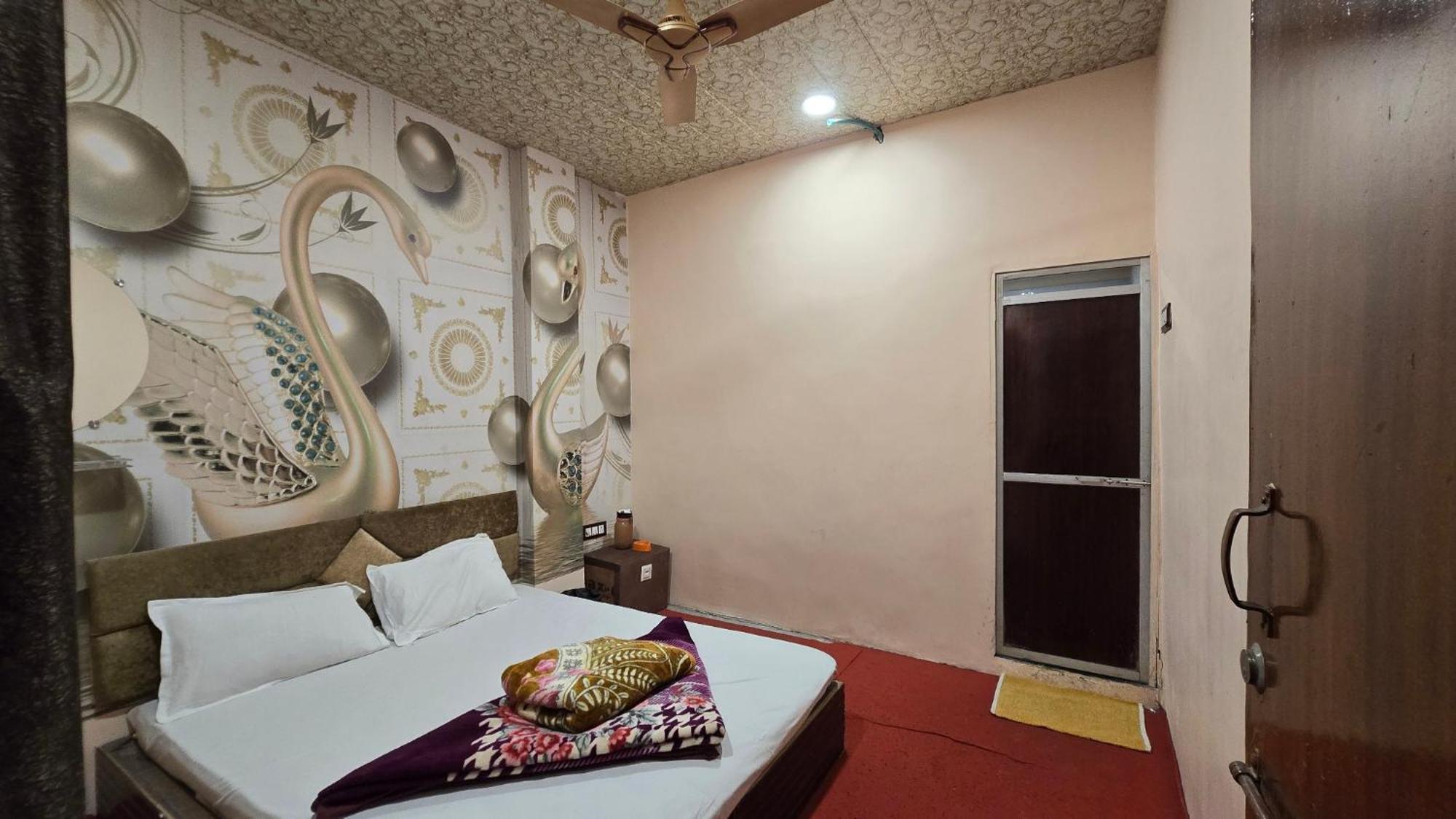אויאיין Hotel Maheshwari Green'S מראה חיצוני תמונה