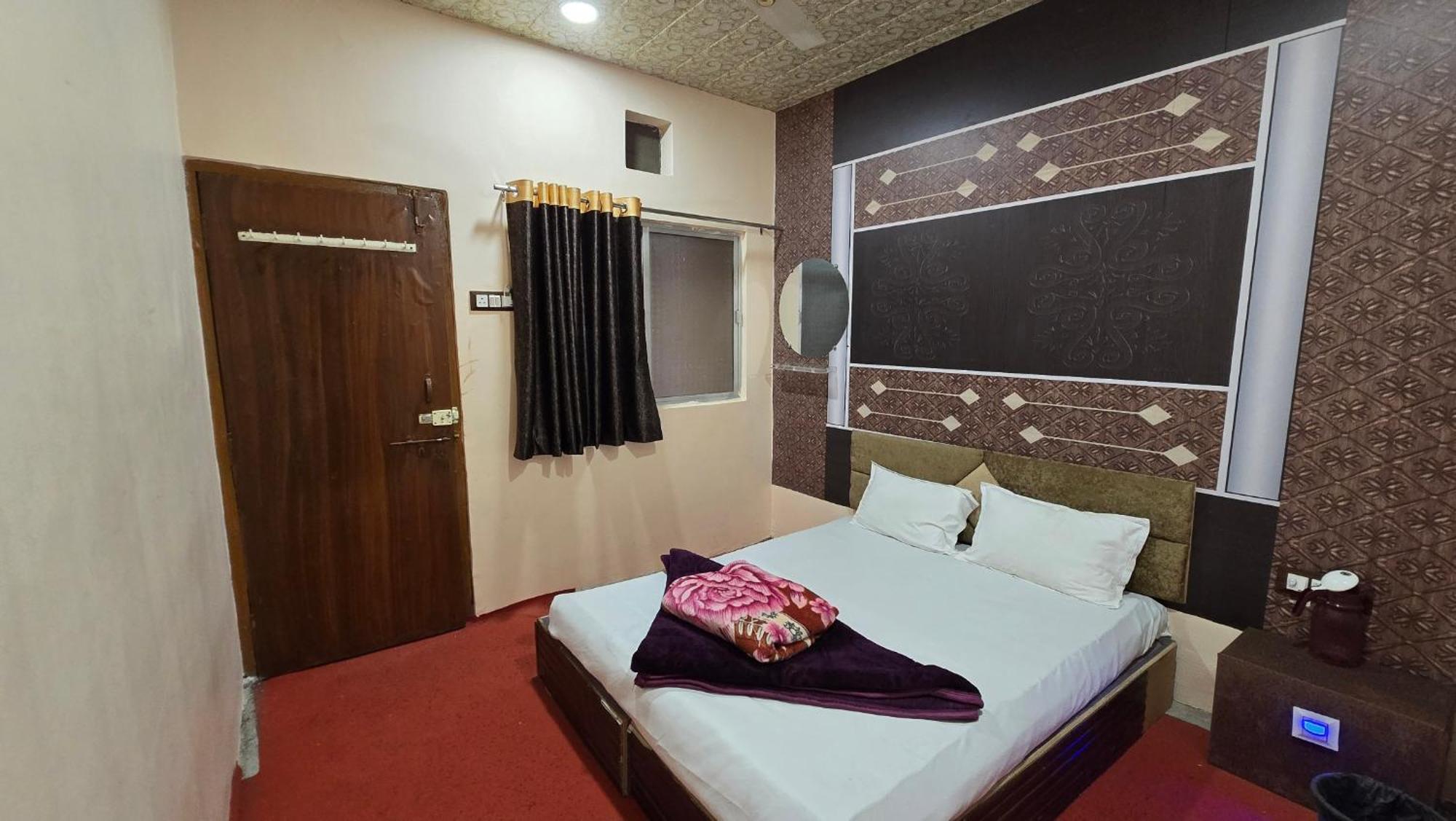אויאיין Hotel Maheshwari Green'S מראה חיצוני תמונה
