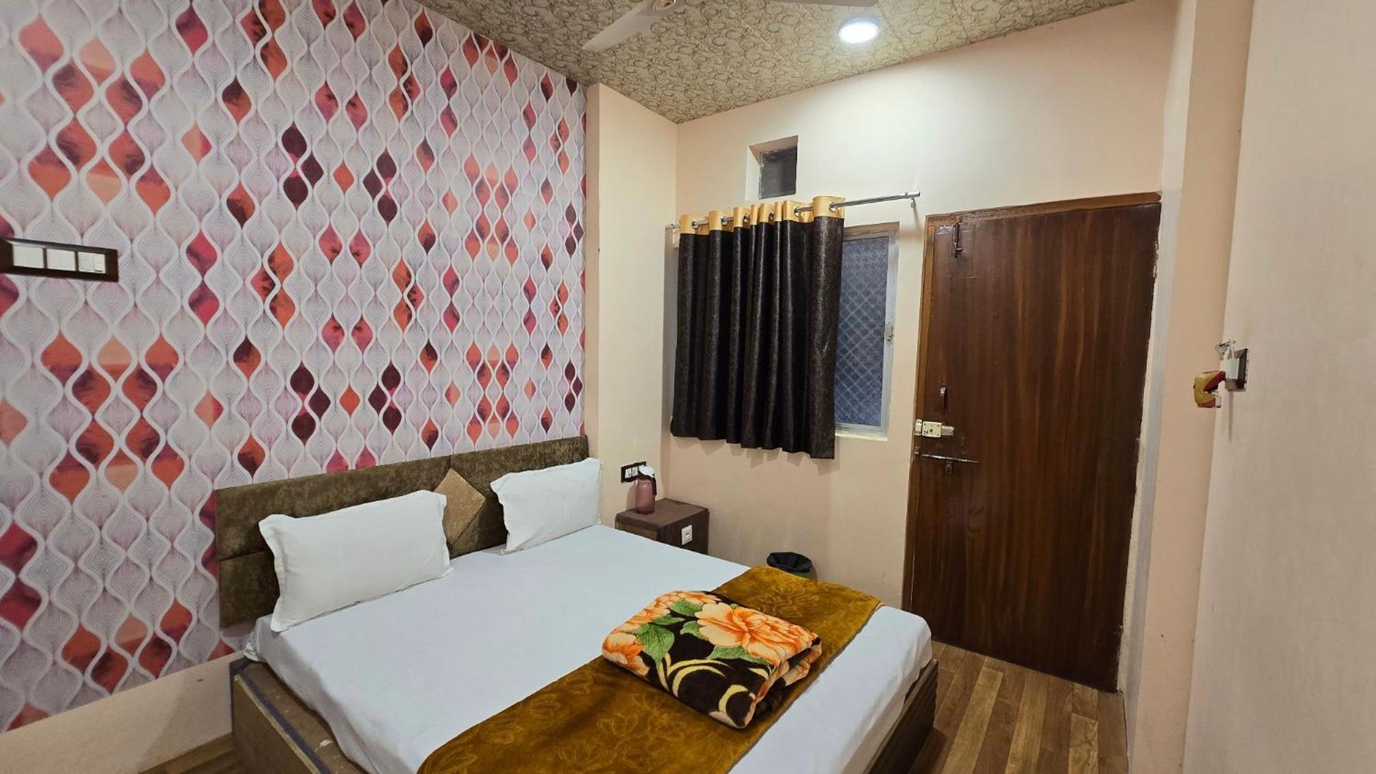 אויאיין Hotel Maheshwari Green'S מראה חיצוני תמונה