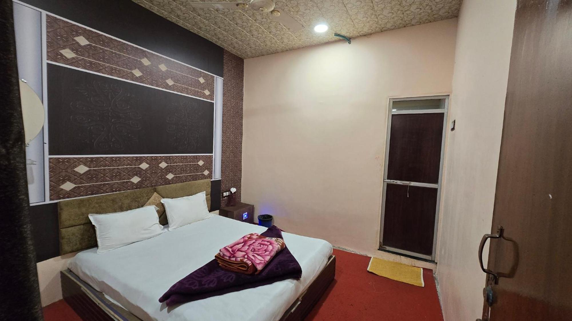 אויאיין Hotel Maheshwari Green'S מראה חיצוני תמונה