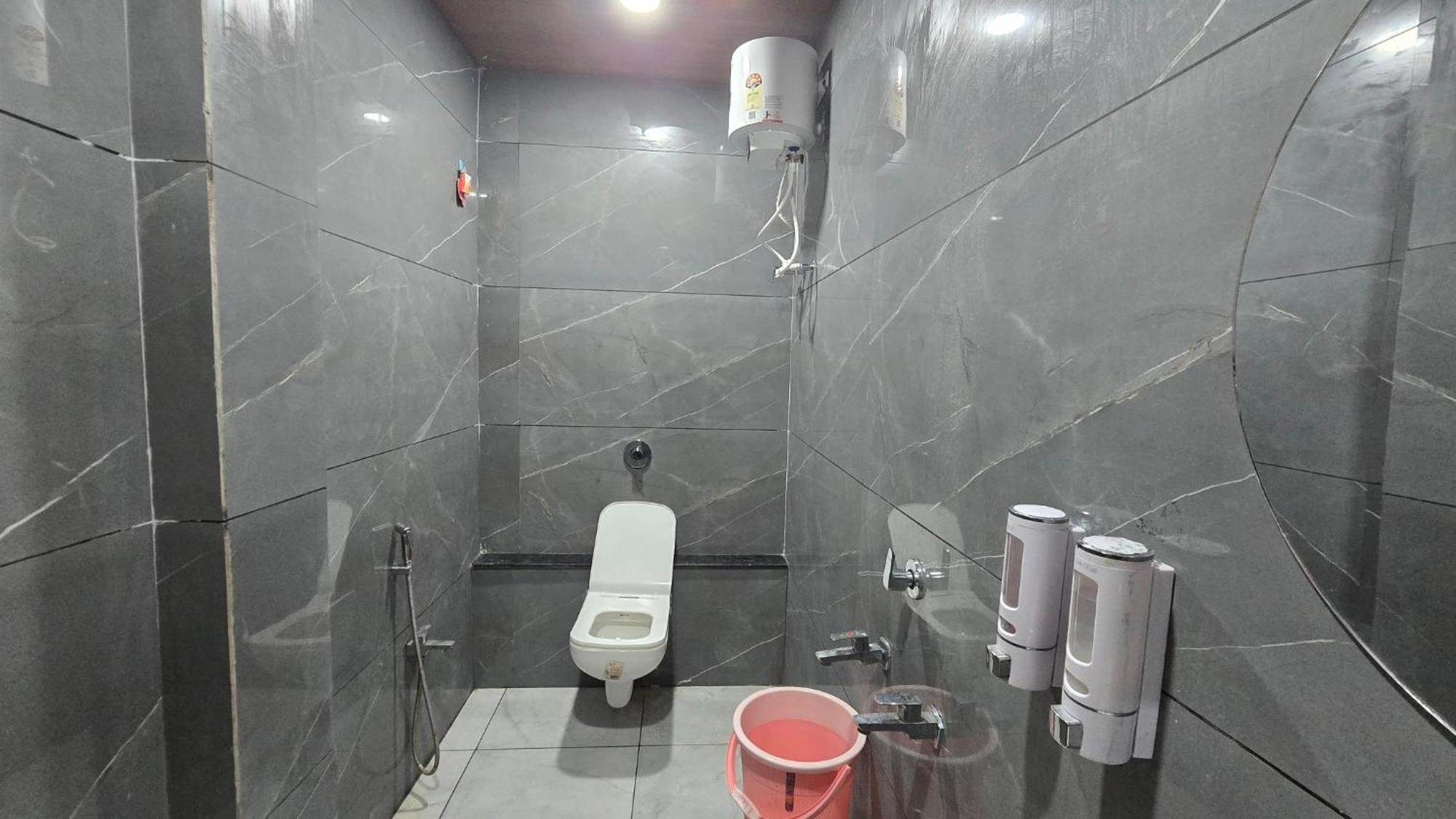אויאיין Hotel Maheshwari Green'S מראה חיצוני תמונה