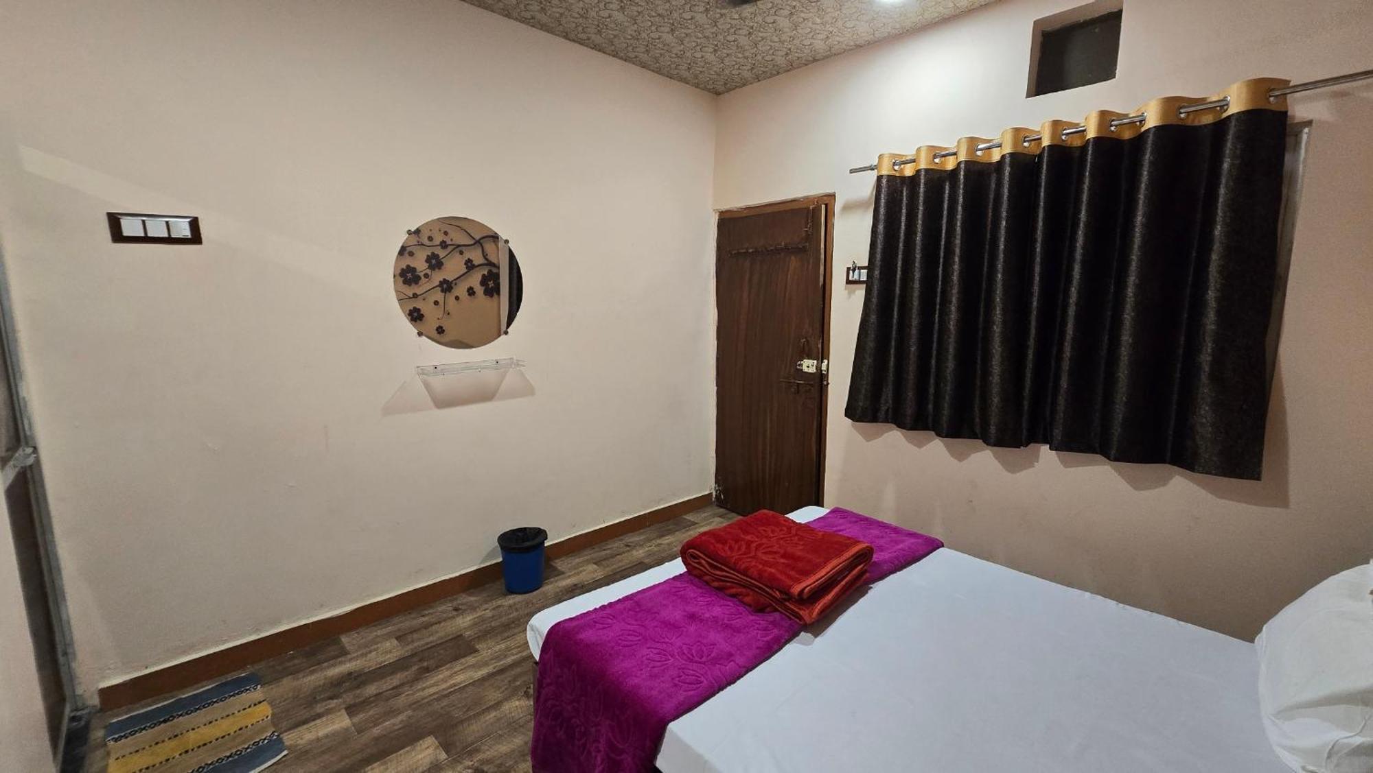 אויאיין Hotel Maheshwari Green'S מראה חיצוני תמונה