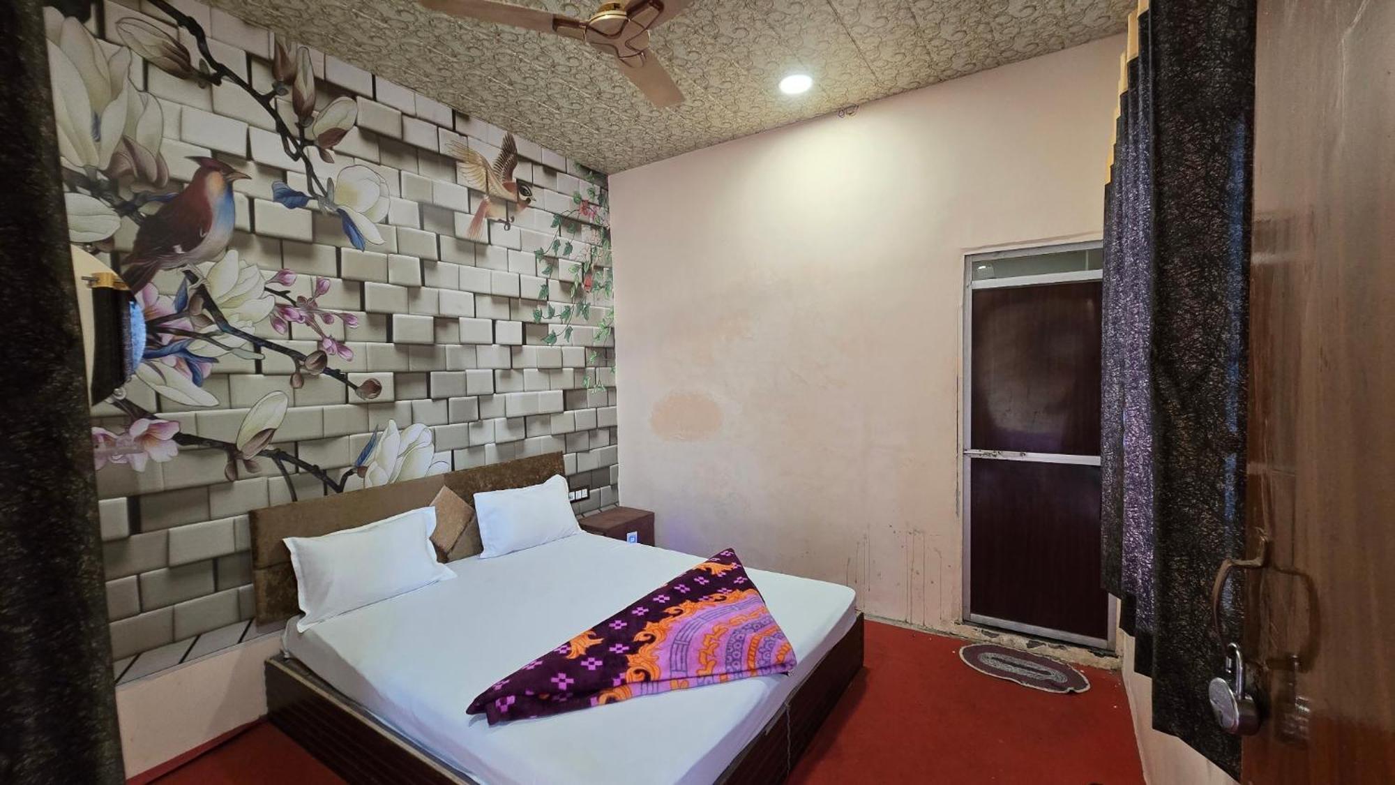 אויאיין Hotel Maheshwari Green'S מראה חיצוני תמונה