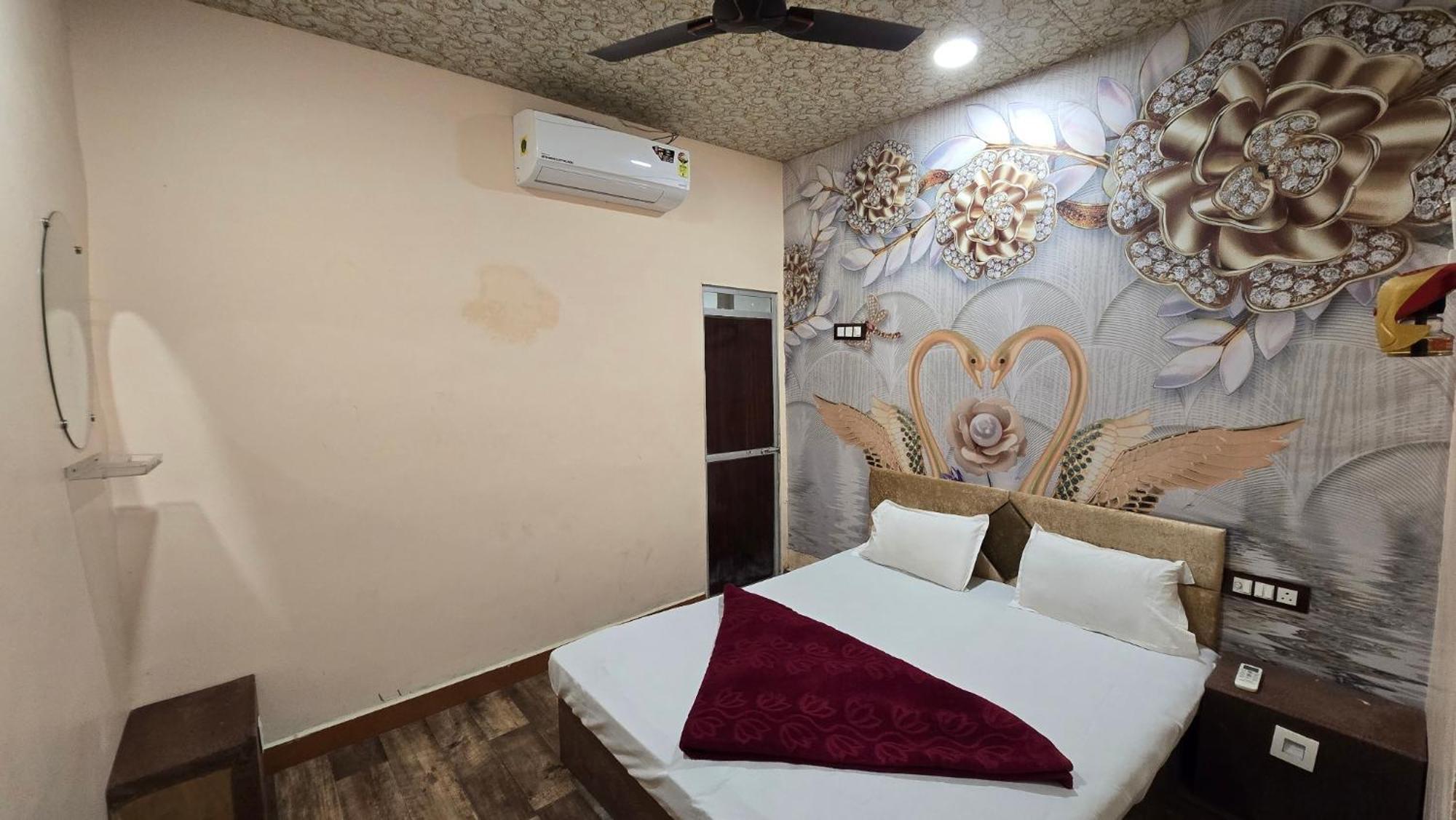 אויאיין Hotel Maheshwari Green'S מראה חיצוני תמונה