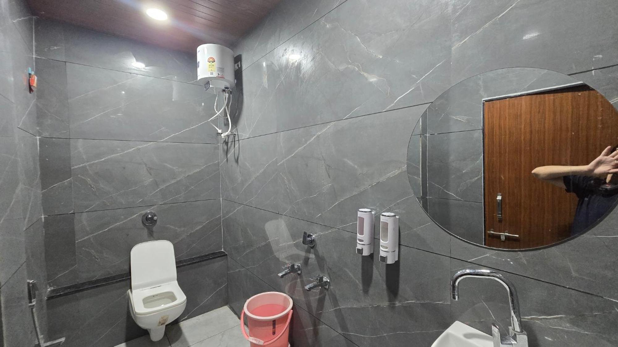אויאיין Hotel Maheshwari Green'S מראה חיצוני תמונה