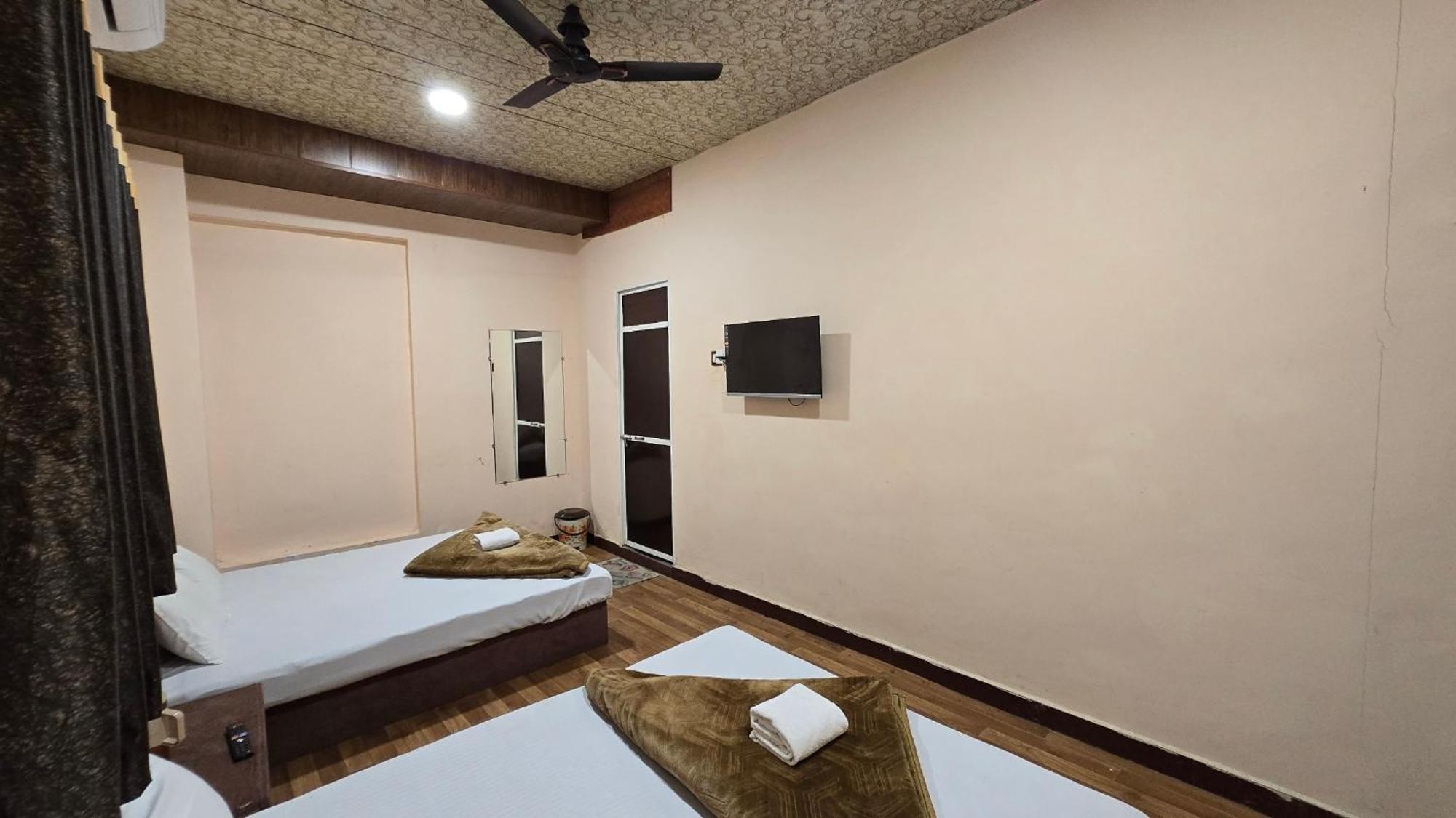 אויאיין Hotel Maheshwari Green'S מראה חיצוני תמונה