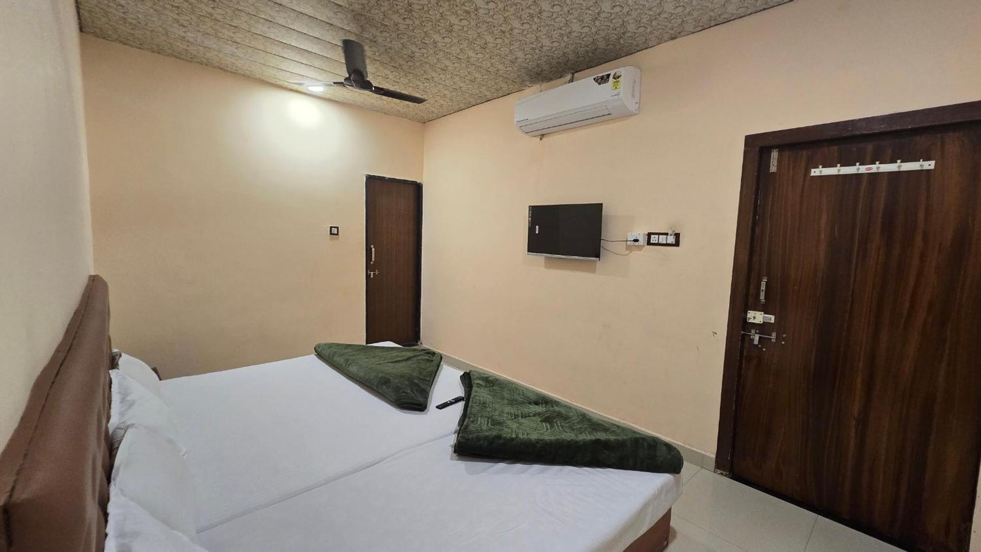 אויאיין Hotel Maheshwari Green'S מראה חיצוני תמונה